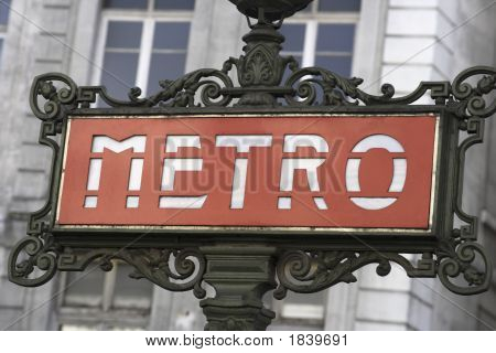 Krásné, Metro podepsat Paříž