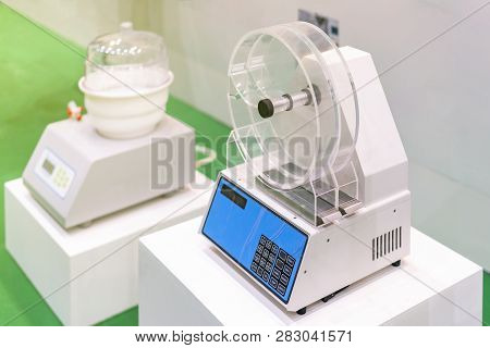 Automatic Tablet Friability Tester Device Or Equipment Of Lab For Process Check Measurement % Weight
