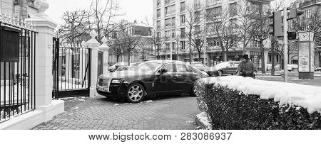Strasbourg, France - Mar 18, 2018: Wide Image Of New Luxury Rolls-royce Limousine Black Silver Car O