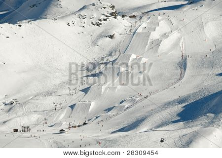 Snowpark con numerose rampe