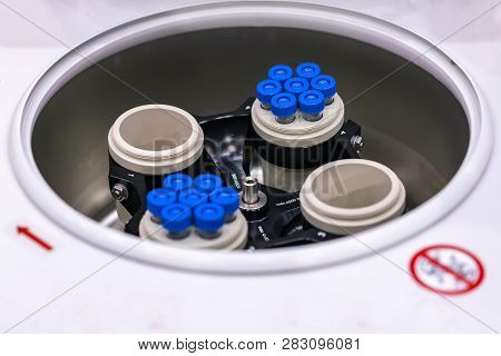 Automatic And Modern High Technology Multi Tube Centrifuge Machine Device Of Lab For Separated Compo