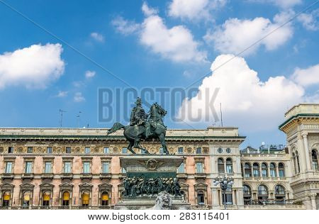 Statue Di Vittorio Emanuele Ii A Cavallo Monument On Piazza Del Duomo Square In Front Of Gallery Vit