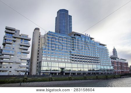 London, Uk - May 20, 2017. London Cityscape Across The River Thames With A View Of The Oxo Tower And