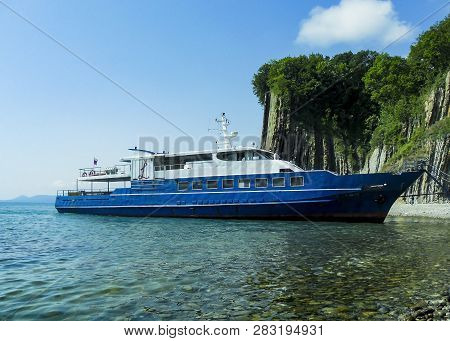 Pleasure Boat Irbis On The Rock Kiseleva Tuapse 10.06.2011