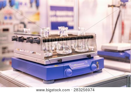 Automatic And Modern Technology Lab Device Flash Shaker Swivel Motion Type For Food & Drink Industri