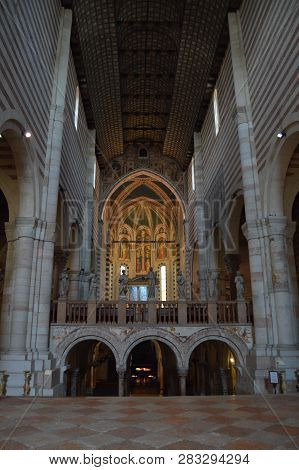 Beautiful Main Area In The Interior Of The San Zenon Church In Verona. Travel, Holidays, Architectur