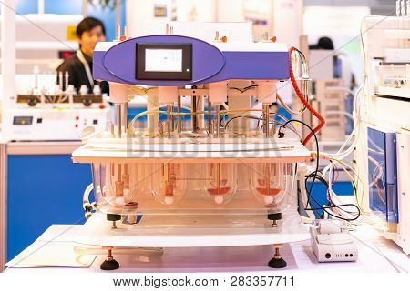 High Technology Automatic Tablet Dissolution Tester For Sample Drug Of Ability Solvency Measuring & 