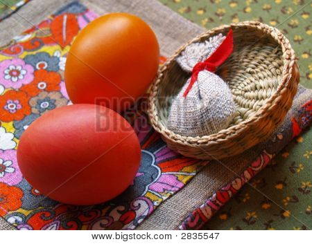 Eggs With Sennit On Colored Flax