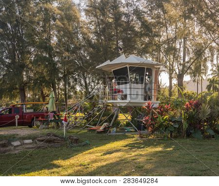 Hanalei, Kauai - January 17, 2018: Lifeguard Station On Hanalei Bay Beach In Hawaii