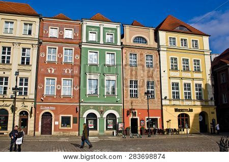 Poznan/poland - February 6th 2019: Colorful Old Town Square With Tourists