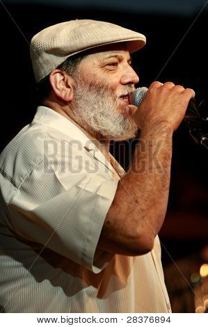 SANTA YNEZ, CA - 30 maj: Poncho Sanchez på 