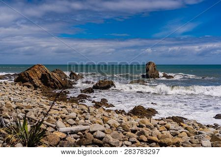Amazing Coastline At Cape Foulwind Westport New Zealand, Great Coast With The Waves Of The Ocean In 