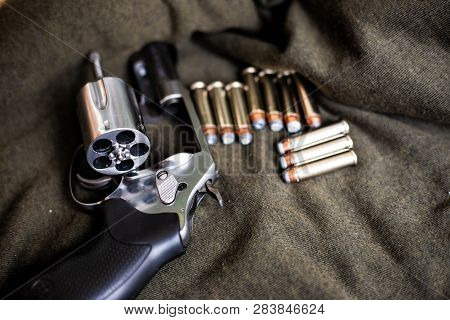 .357 Magnum Revolver Stainless Steel Hand Gun