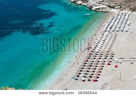 mare e spiaggia dell'Albania meridionale nei pressi di Himare