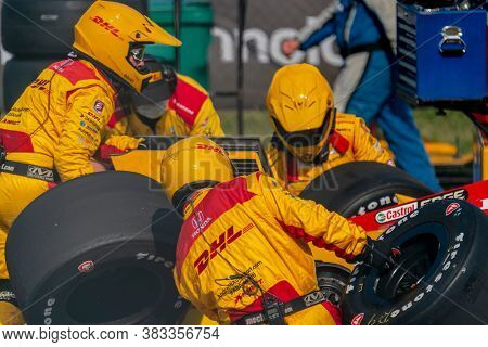 August 30, 2020 - Madison, Illinois, USA: RYAN HUNTER-REAY (28) of the United States brings his car in for service during the Bommarito Automotive Group 500 at World Wide Technology Raceway