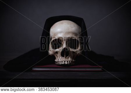 Still Life Of Human Skull That Died For A Long Times ,concept Of Horror Or Thriller Movies Of Scary 