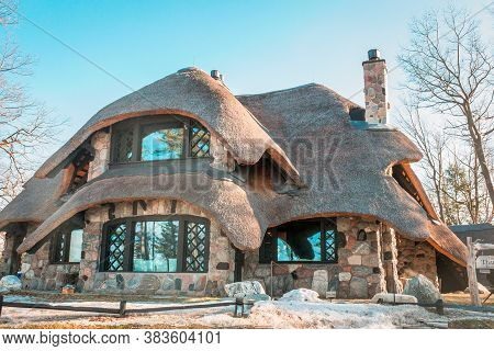 Charlevoix, Mi /usa - March 2nd 2018:  House With Mushroom Cap Style Roof In Charlevoix Michigan