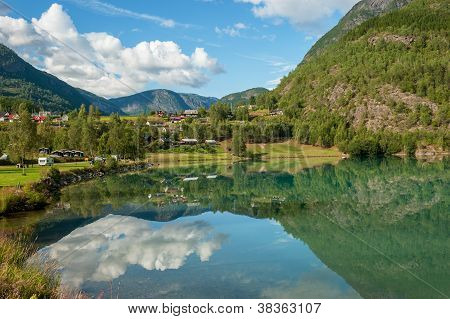 ดู Lustrafjorden นอร์เวย์