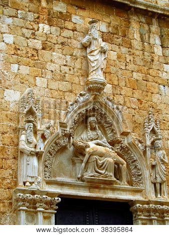 PietÃ , reich verzierten Portal des Franziskanerklosters, die Altstadt von dubrovnik