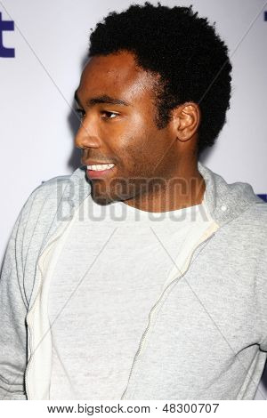 LOS ANGELES - 23 lipca: Donald Glover przybywa 