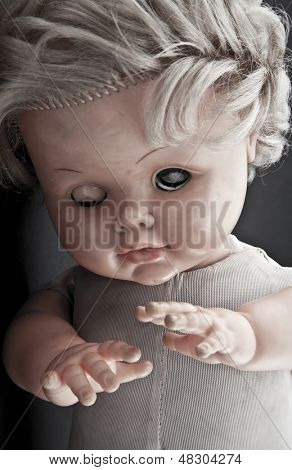 Faccia creepy doll