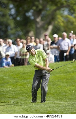 LOCH LOMOND, SZKOCJA - 11 LIPIEC 2009; Loch Lomond Szkocji; Retief Goosen (RSA) w systematycznie