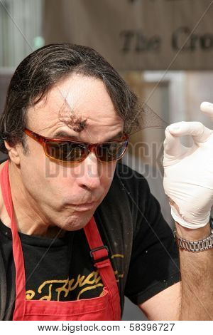 LOS ANGELES - NOVEMBER 22: Kevin Nealon at The Los Angeles Mission Thanksgiving Meal for the Homeless  November 22, 2006 in Los Angeles Mission, Los Angeles, CA.