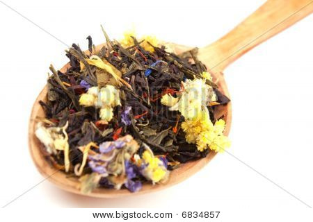 Tahta kaşıkla izole: otlar