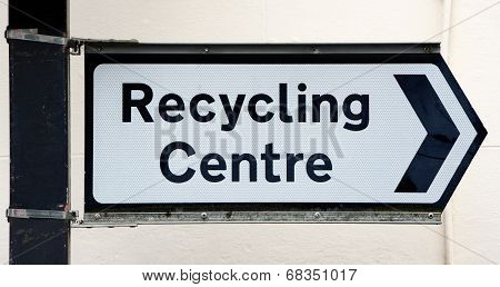 Signpost Points Right To A Recycling Centre