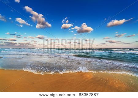 sky, ocean and beach on the sandy beach