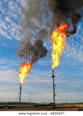 Llamaradas de Gas de aceite ardiente