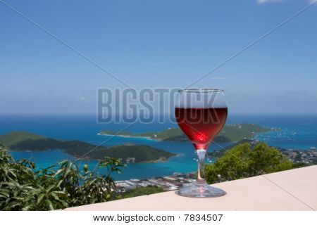 vista de ilha de vidro de vinho