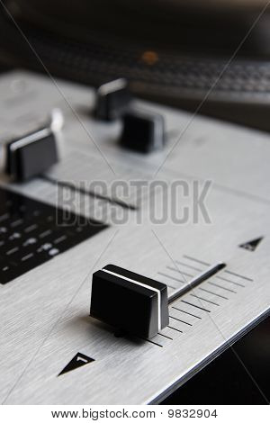 交叉推子的混合控制器