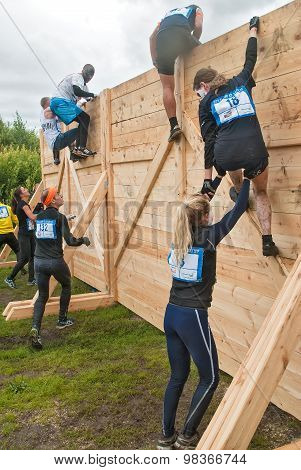 Teams storm wall in extrim race. Bastion stage