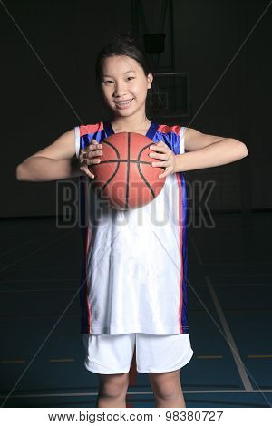 A asian basketball player in gymnase field