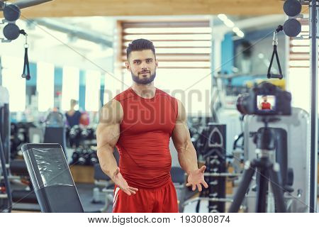 Vlogger athlete makes a video about healthy eating in the gym.