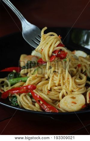 Spicy spaghetti with many kind of herbs.