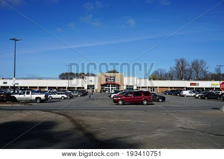 BAY VIEW, MICHIGAN / UNITED STATES - NOVEMBER 26, 2016: One may shop for groceries at the D&W Fresh Market.
