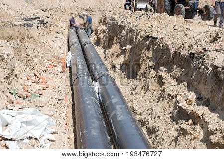Laying of large-diameter pipes to replace the heating main