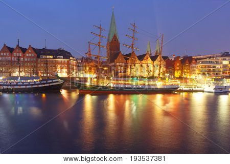 Night view of the Weser River and Protestant Lutheran Saint Martin Church in the old town of Bremen, Germany.