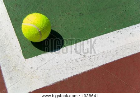 Palla da tennis sulla Corte