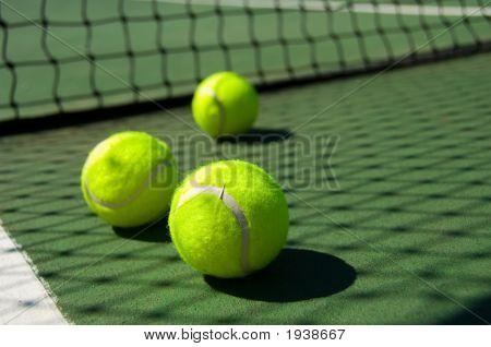 Palle da tennis sulla Corte