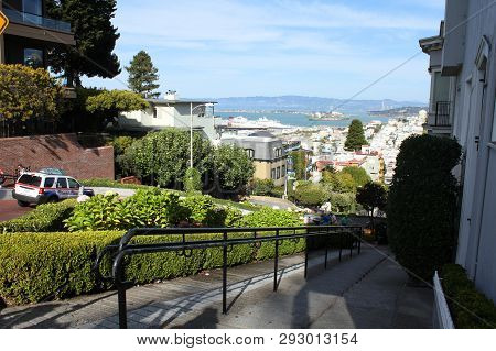San Francisco, Usa - September 14 : Lombard Street On September 14, 2012 In San Francisco, Usa. Lomb