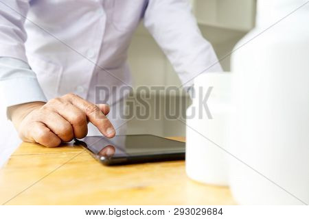 Professional Doctor Use Computer