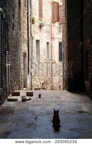 Perugia, Italy - Circa September 2017. Beautiful Old Street In Historic Center Of Perugia.