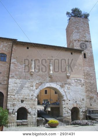 Gebogen Gateway In Spello, Italië