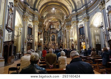 Milan, Italy. March 24, 2019. Prayer in the ?athedral                     