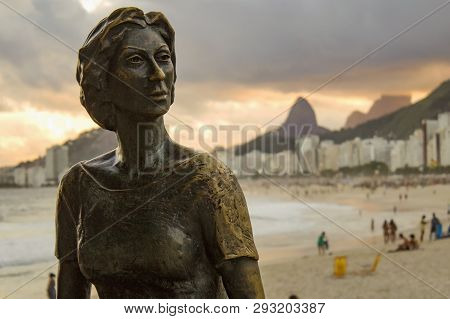 Rio De Janeiro, Brazil - March 29, 2019: Statue Of The Writer Clarice Lispector On The Beach Of Leme