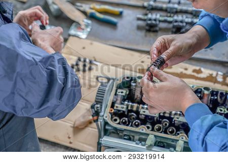 2 Mechanic Men Try To Fix And Setup Boat Engine.
