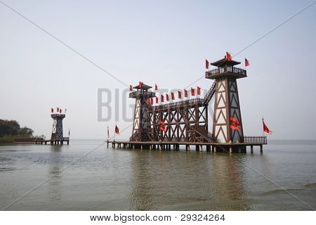 WUXI, CHINA - 25 NOVEMBER: Een fort op zee wacht toeristische in het Lake Tai op 25 november 2011 in Wuxi, Chi